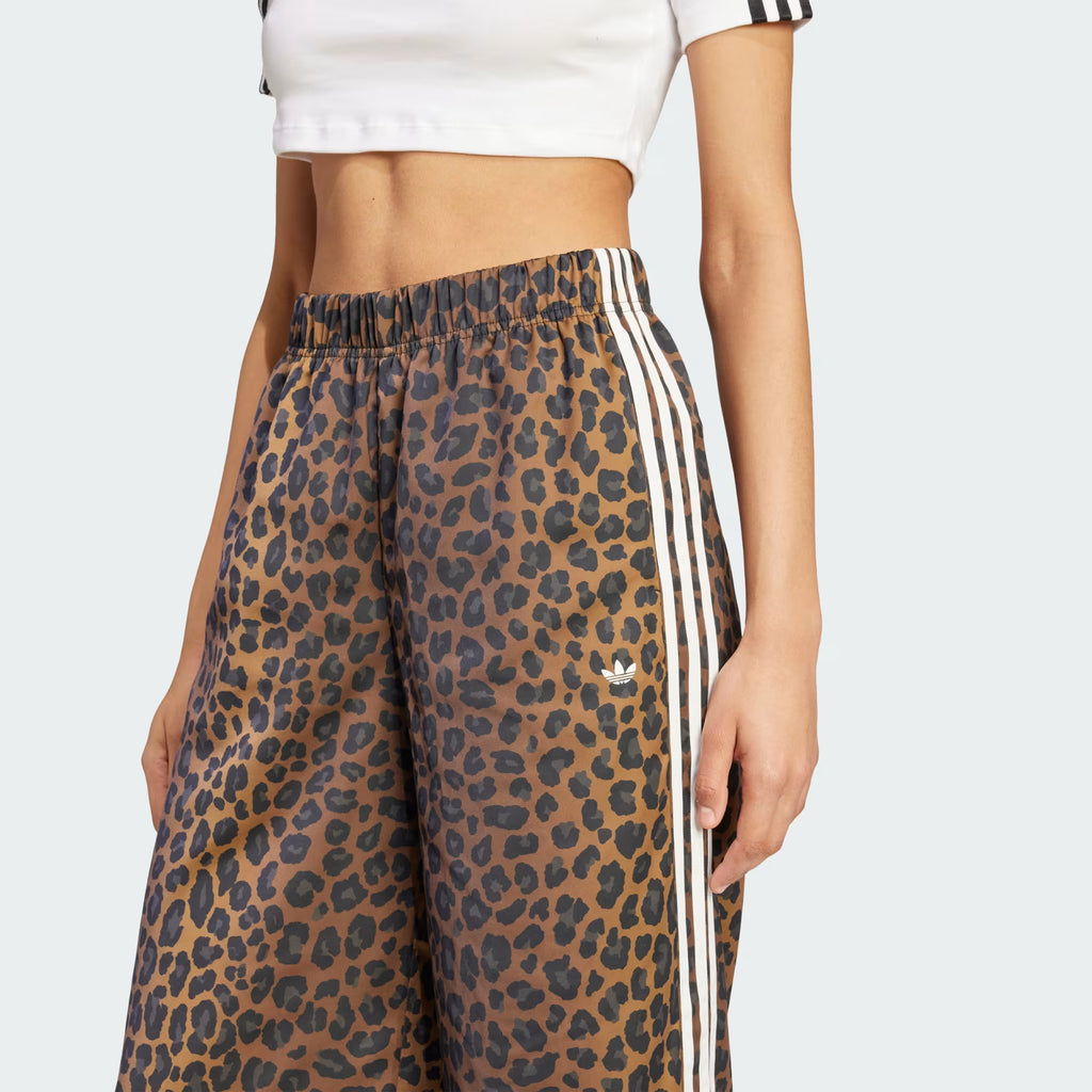 Pantalón de satén animal print Adidas Originals