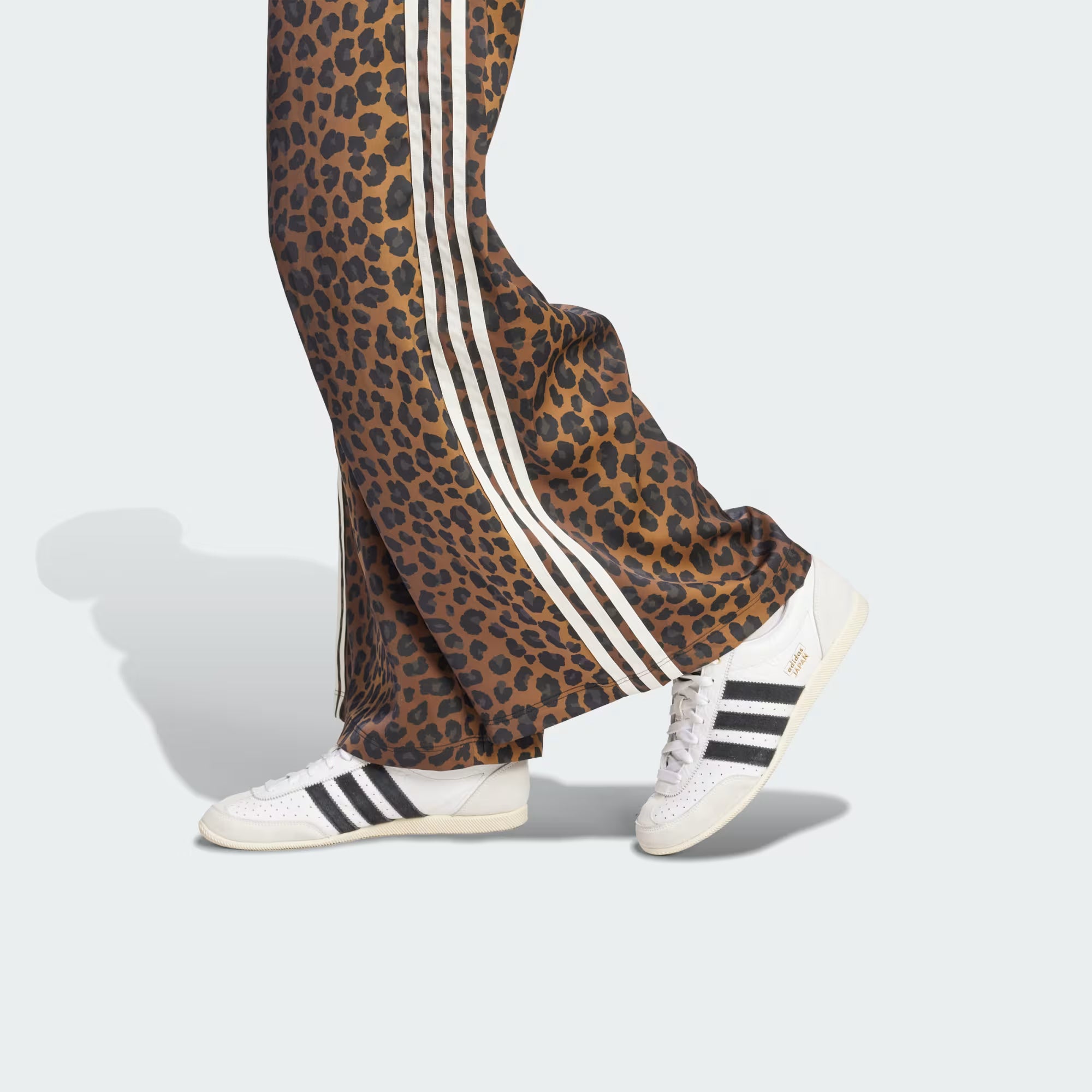 Pantalón de satén animal print Adidas Originals